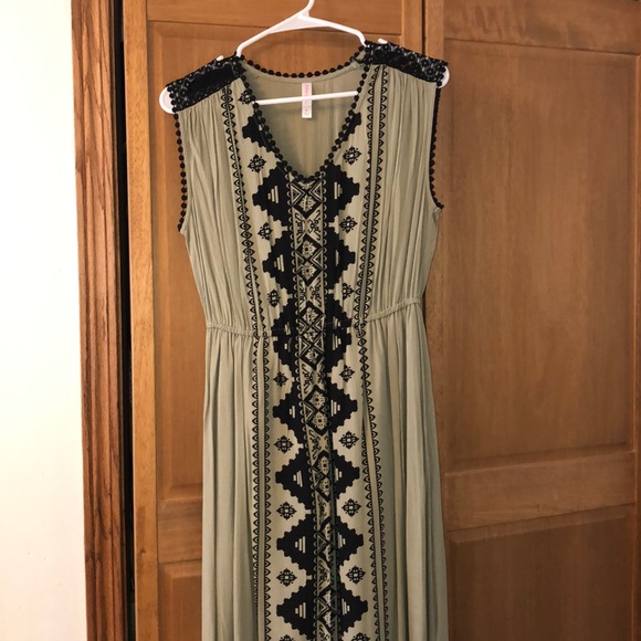 Dresses & Skirts - Floor length dress